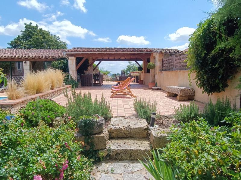 Maison - 251 m² - 10 pièces