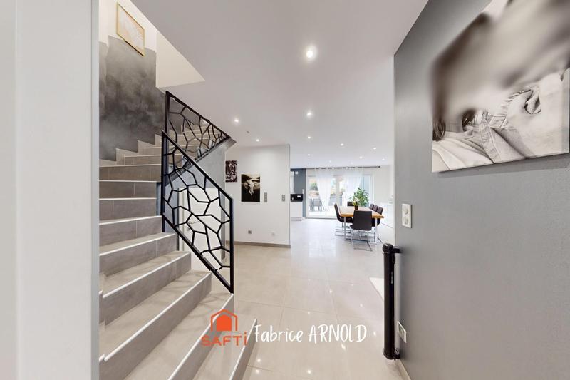 Maison - 111 m² - 5 pièces