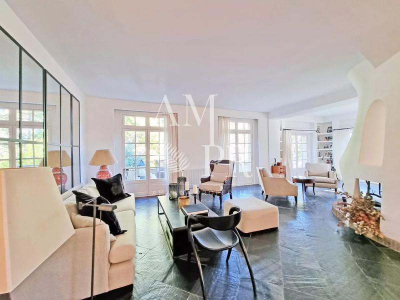 Maison - 290 m² - 7 pièces