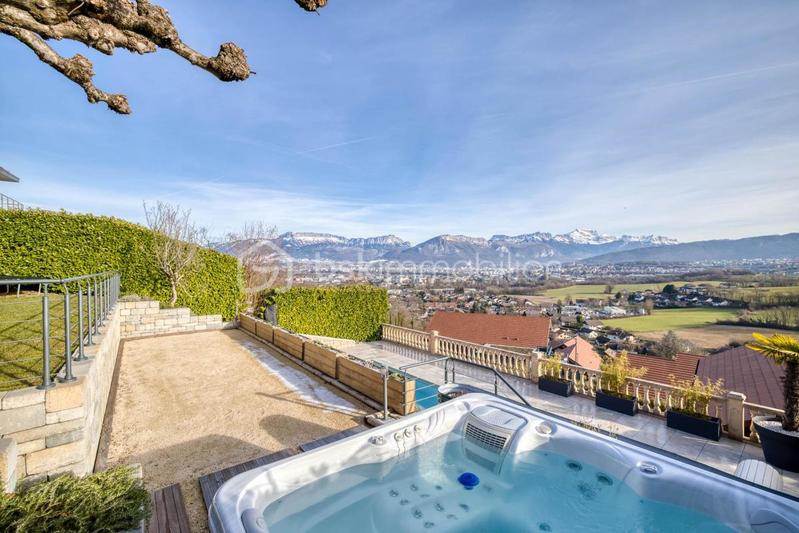 Maison - 212 m² - 6 pièces