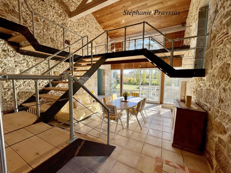 Maison - 300 m² - 8 pièces