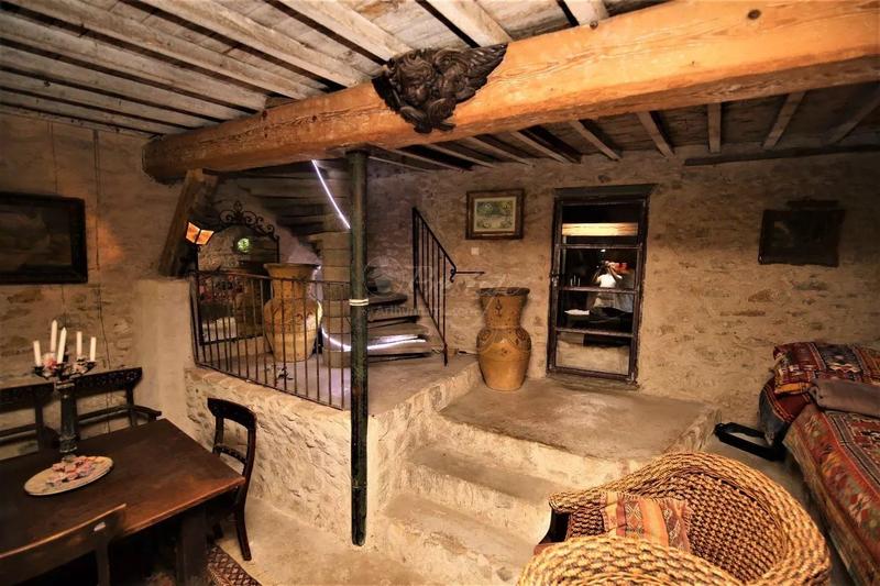 Maison - 285 m² - 10 pièces