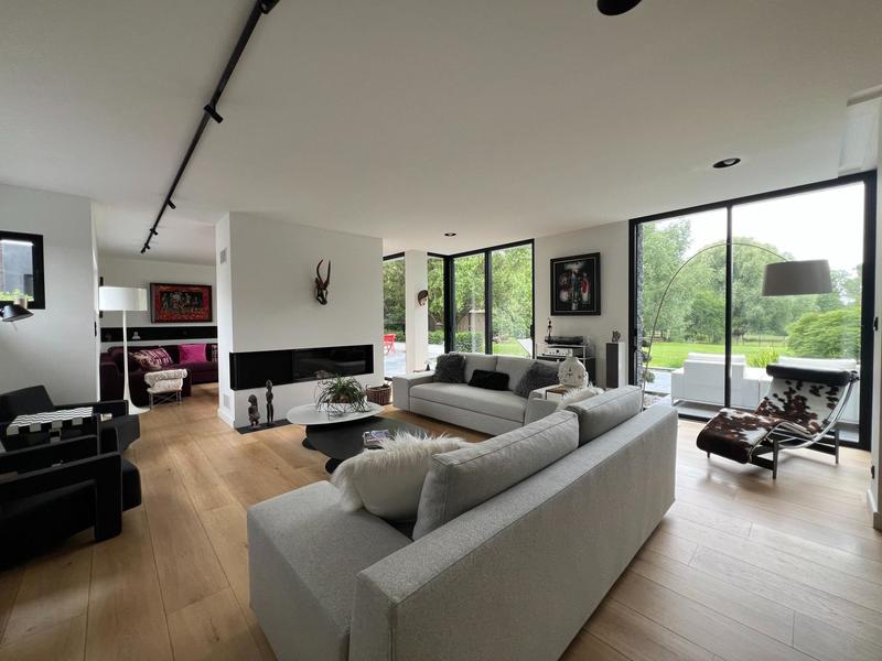 Maison - 255 m² - 9 pièces