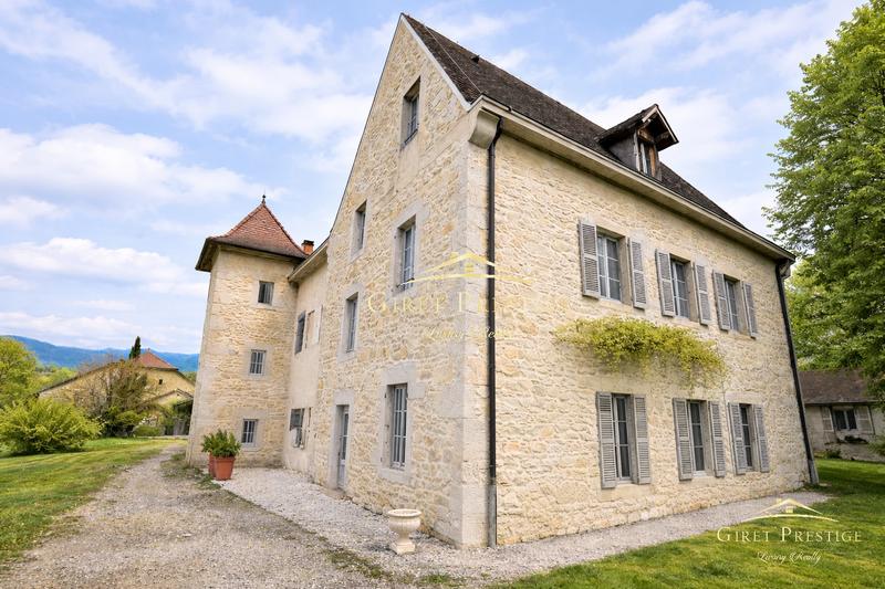 Maison - 600 m² - 12 pièces