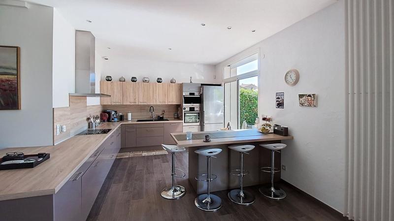 Demeure - 223 m² - 6 pièces