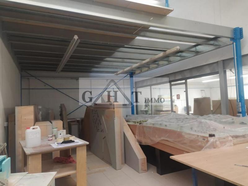 Entrepôt - 610 m²