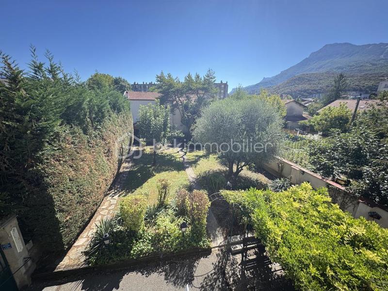 Maison - 225 m² - 12 pièces