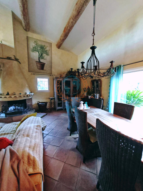 Maison - 280 m² - 7 pièces