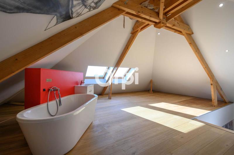 Maison - 232 m² - 6 pièces