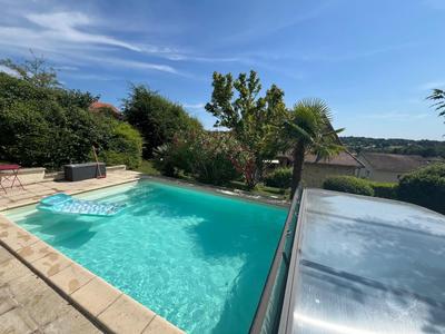 Maison traditionnelle - 158 m² - 6 pièces