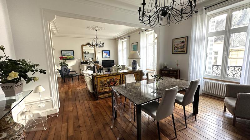 Appartement - 153 m² - 6 pièces