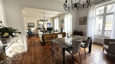 Appartement - 153 m² - 6 pièces