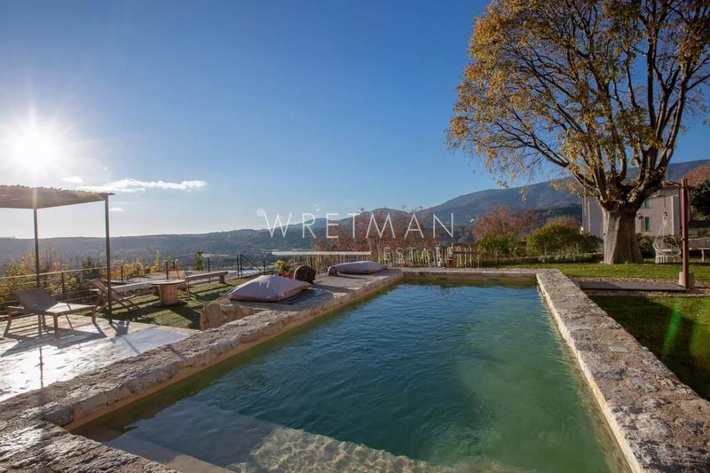 Maison - 240 m² - 8 pièces