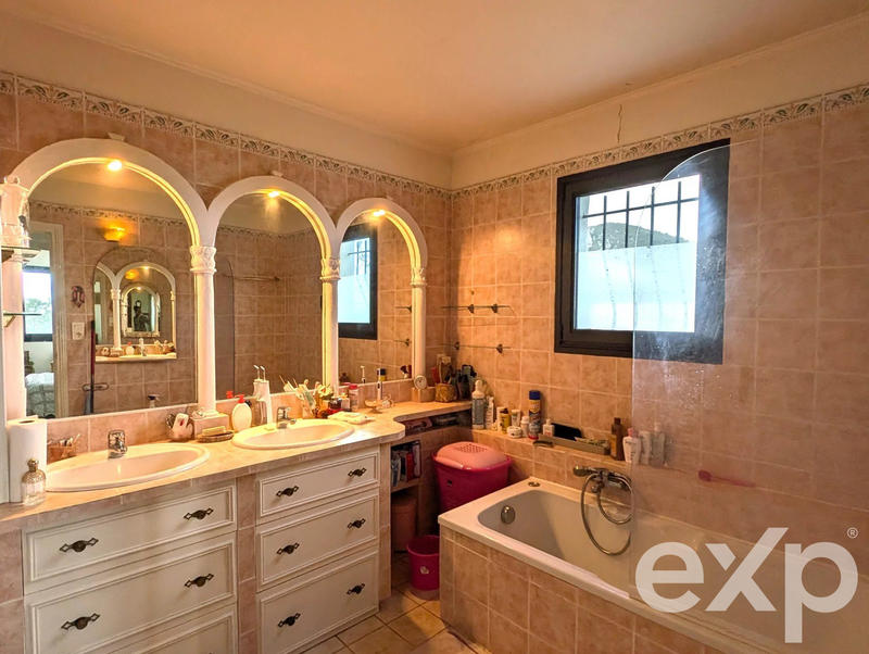 Villa - 220 m² - 7 pièces