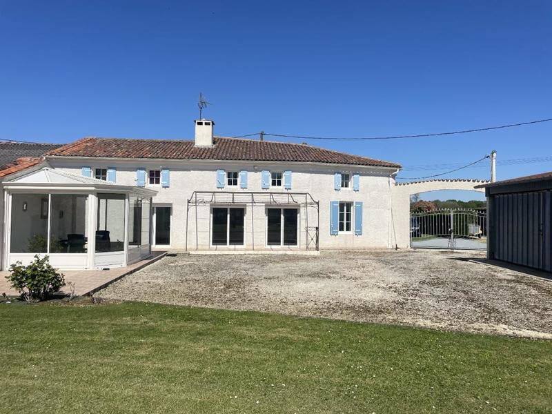 Maison - 235 m² - 10 pièces