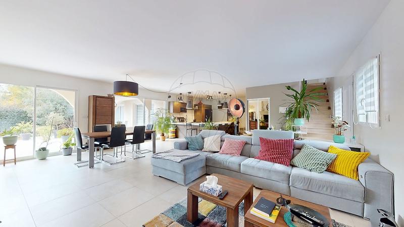 Maison - 282 m² - 8 pièces