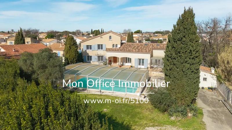 Demeure - 205 m² - 5 pièces