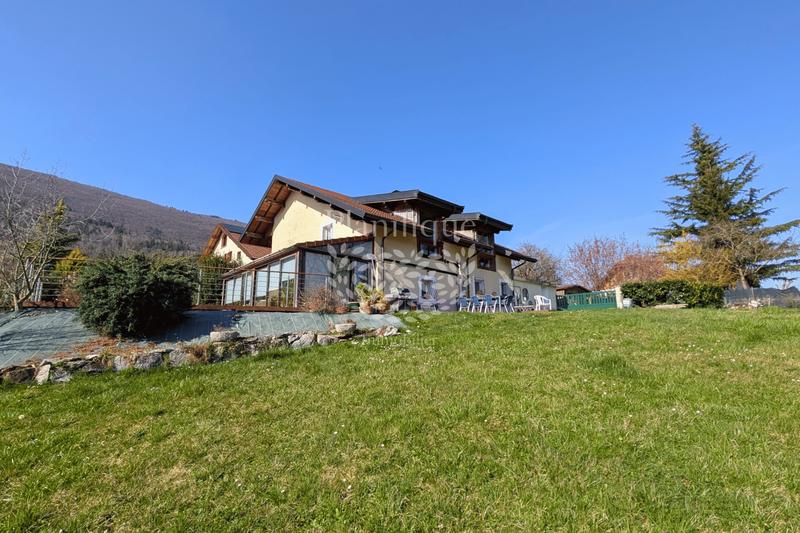 Maison - 240 m² - 5 pièces