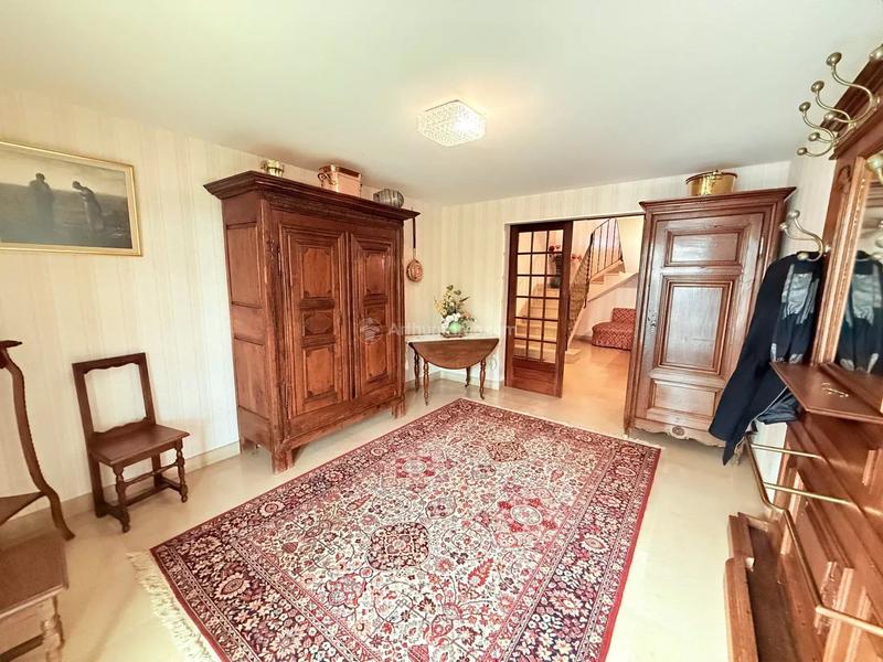 Maison - 218 m² - 9 pièces