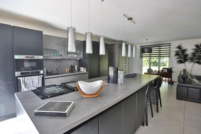 Maison - 184 m² - 8 pièces