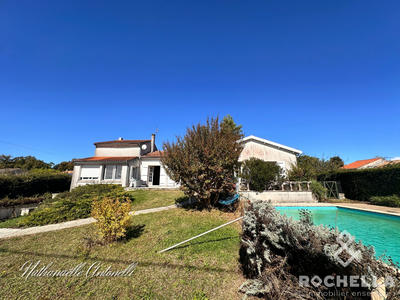 Maison ancienne - 204 m² - 10 pièces