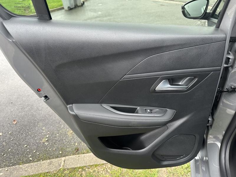 Peugeot 208 Allure Hybrid 110 e-Dcs6