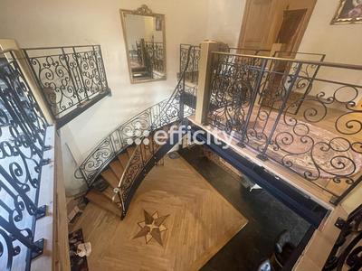 Maison - 550 m² - 5 pièces