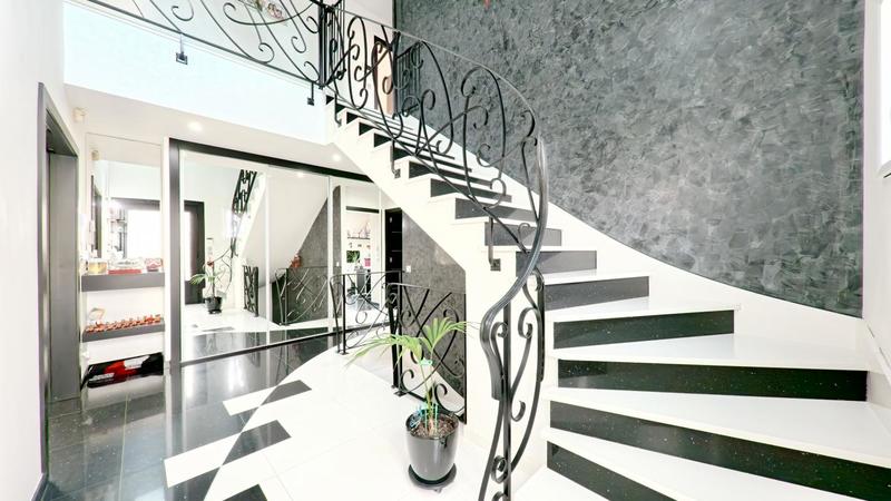 Villa - 340 m² - 7 pièces