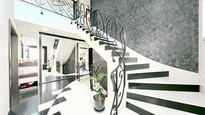 Villa - 340 m² - 7 pièces