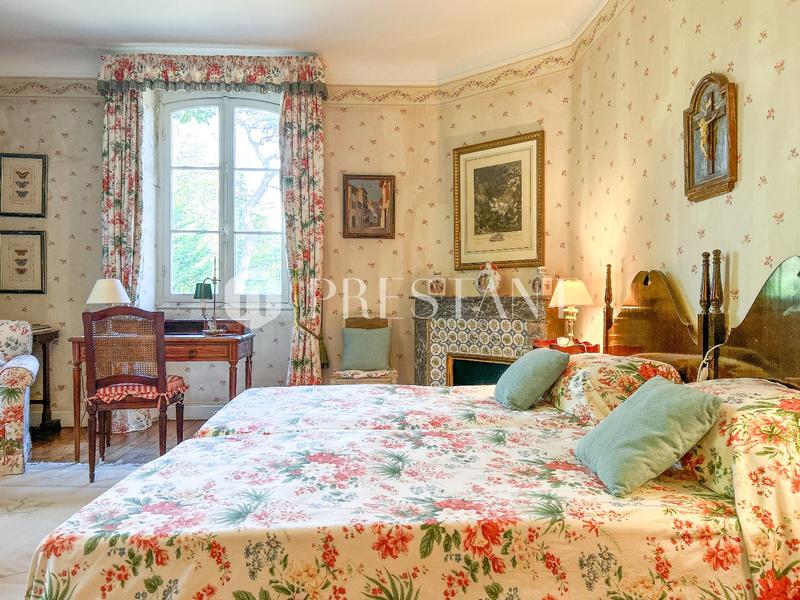 Maison - 800 m² - 20 pièces