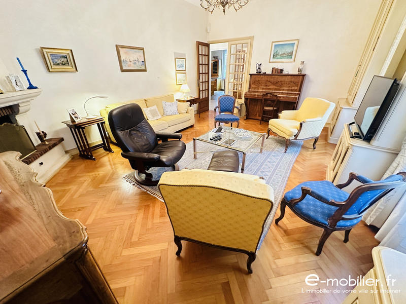 Maison - 215 m² - 8 pièces