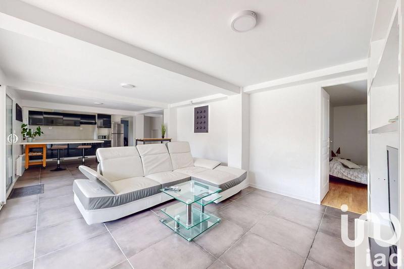 Maison - 223 m² - 9 pièces