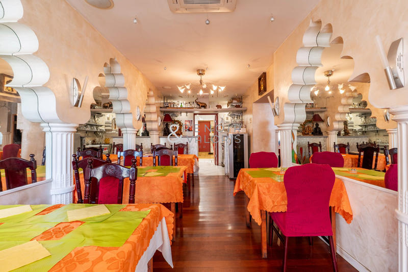 Local commercial - 153 m² - 2 pièces