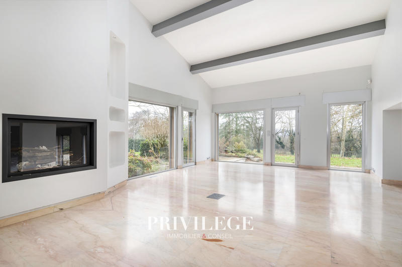 Maison - 250 m² - 7 pièces