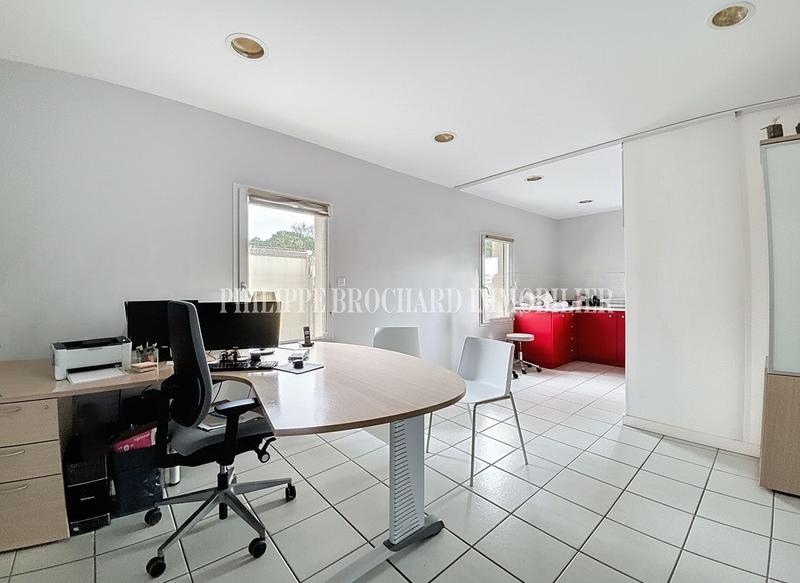 Local d'activités - 139 m² - 6 pièces