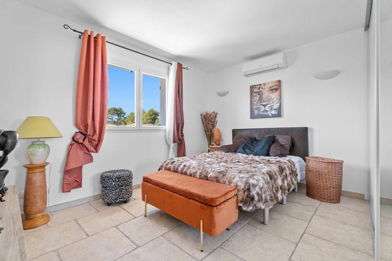 Maison - 270 m² - 8 pièces