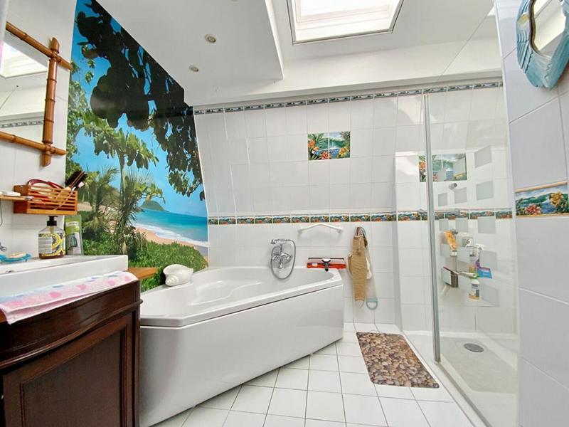 Maison - 200 m² - 6 pièces