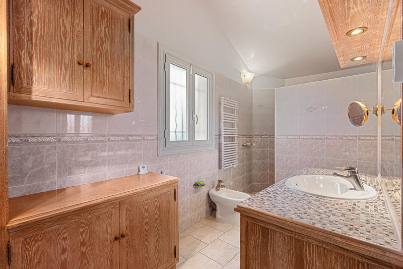 Propriété - 217 m² - 5 pièces