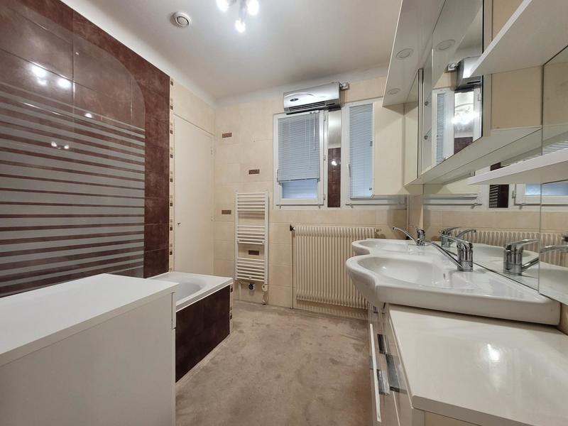 Maison - 189 m² - 6 pièces