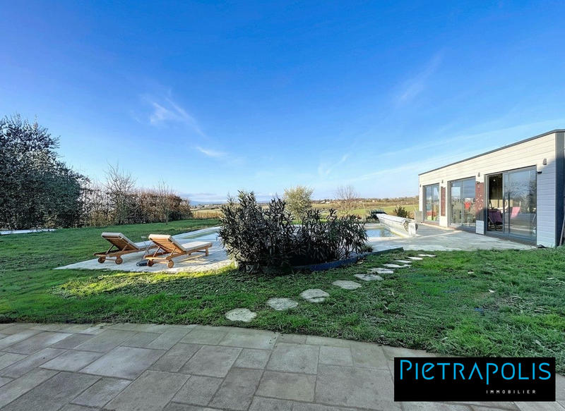 Maison - 277 m² - 9 pièces