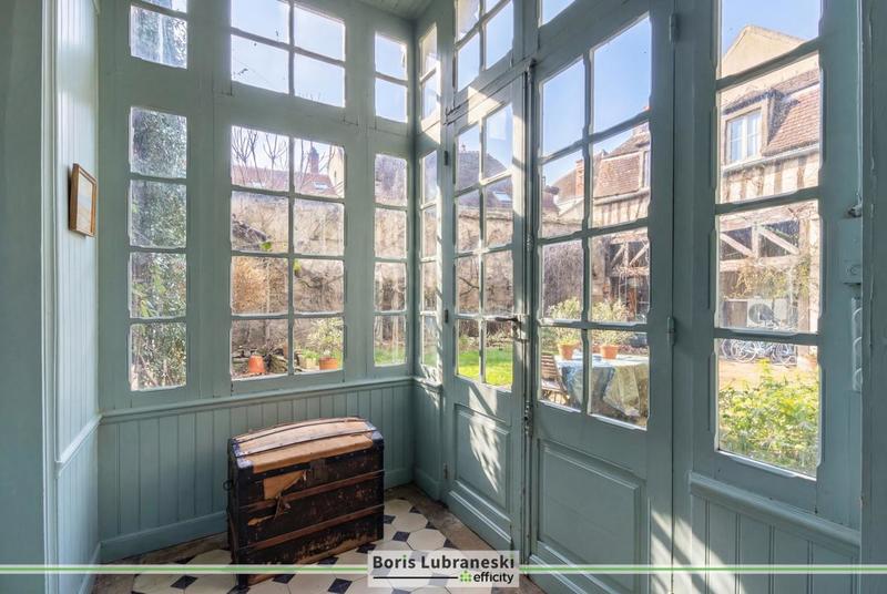 Maison - 315 m² - 12 pièces