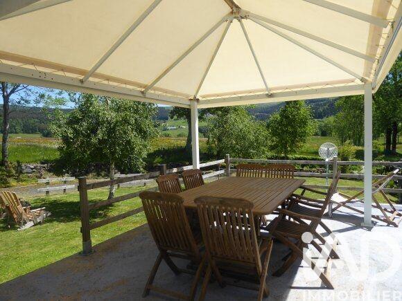 Maison - 250 m² - 1 pièce