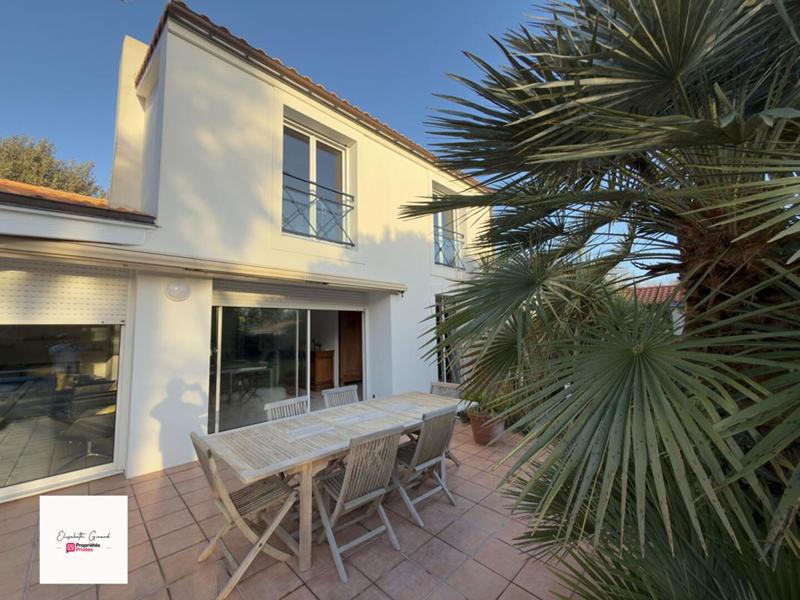 Maison - 205 m² - 6 pièces