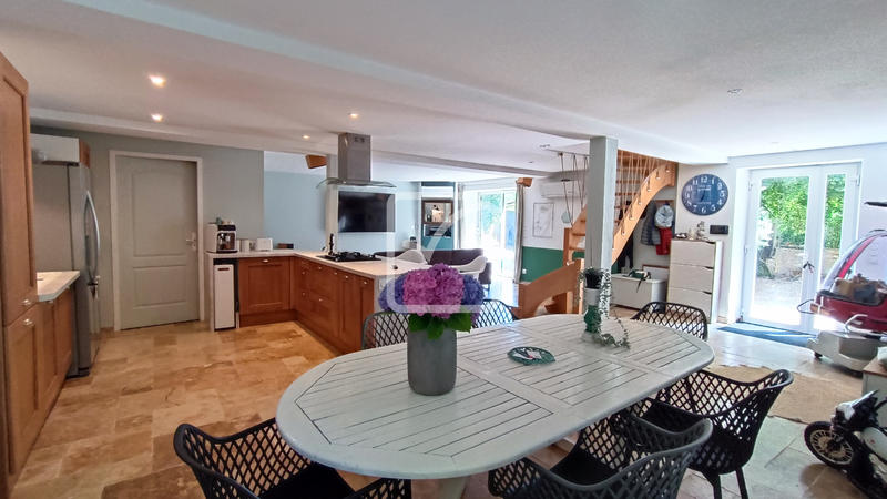 Maison - 203 m² - 6 pièces