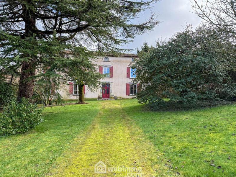 Maison - 692 m² - 21 pièces