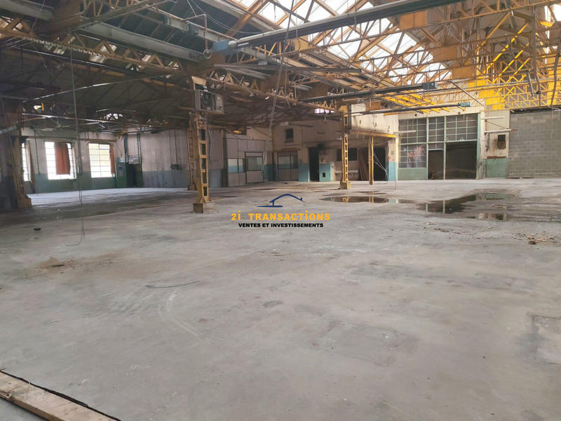 Local d'activités - 1 697 m²
