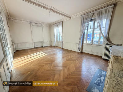 Maison - 277 m² - 12 pièces