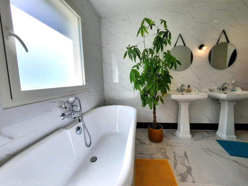 Maison - 200 m² - 6 pièces