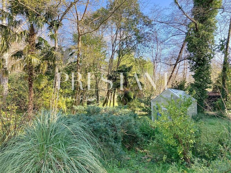 Maison - 415 m² - 10 pièces