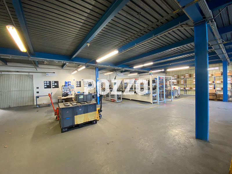 Local d'activité / Entrepôt - 260 m²